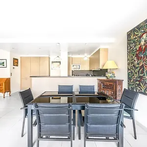 https://apartment-saint-ferdinand-etoile.fr-paris.fr